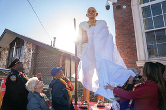 NYC gandhi statue